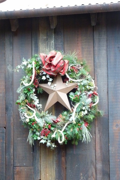 DL Rustic Holiday Decor – Star Wreath