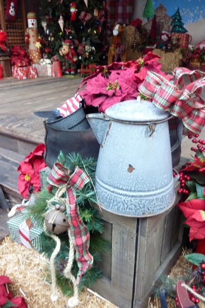 DL Rustic Holiday Decor – Antique pots and Jingle bells