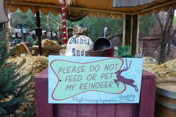 DL – Reindeer No Feeding Sign