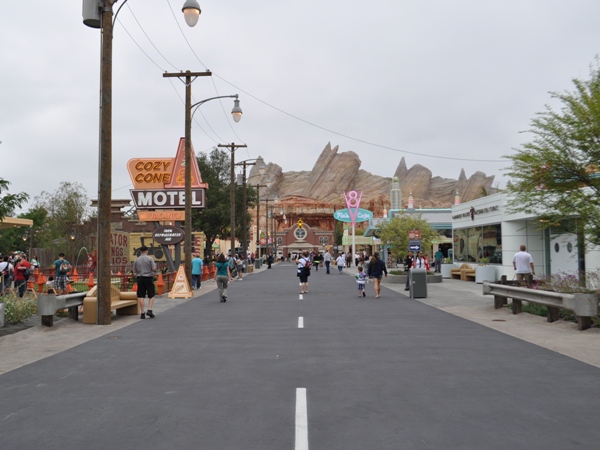 Cars Land Route 66 (600×290)