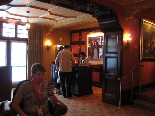 DCA_Carthay_Check-in