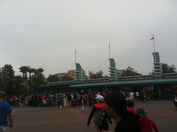 Taking Advantage of Annual Pass Early Entry at the Disneyland Resort
